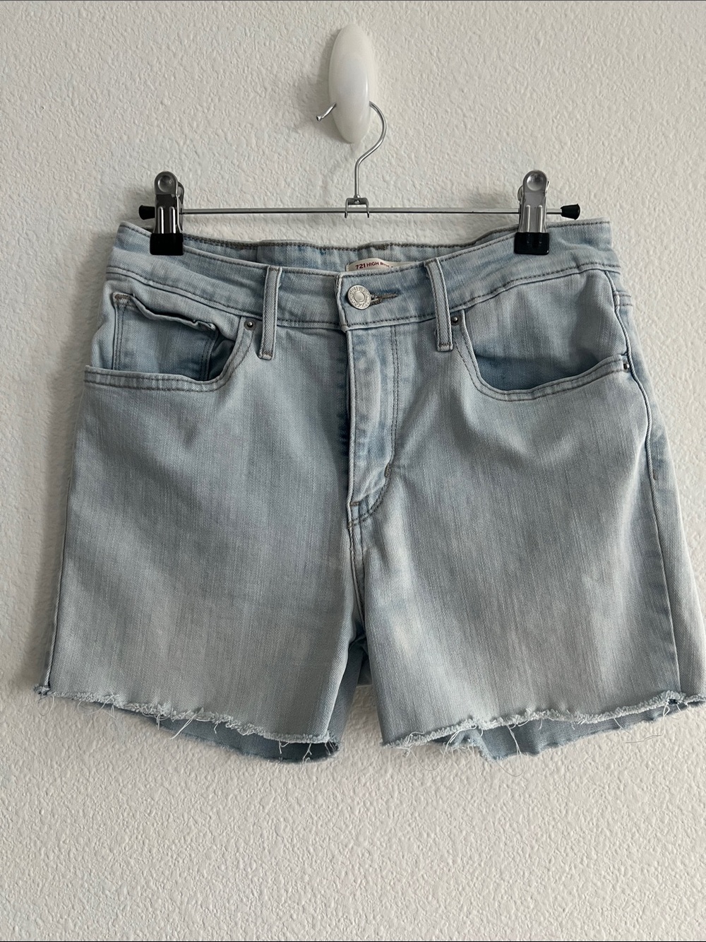 Levi Cut Off Shorts (28)